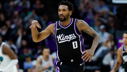 国王记者：球队这几个月一直把蒙克列为可交易 和威少保持着联系